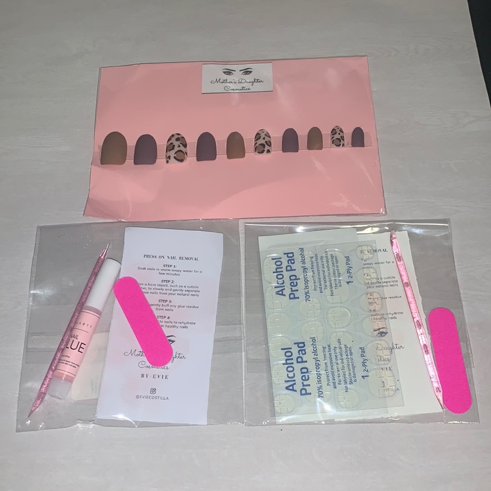 Press on nails